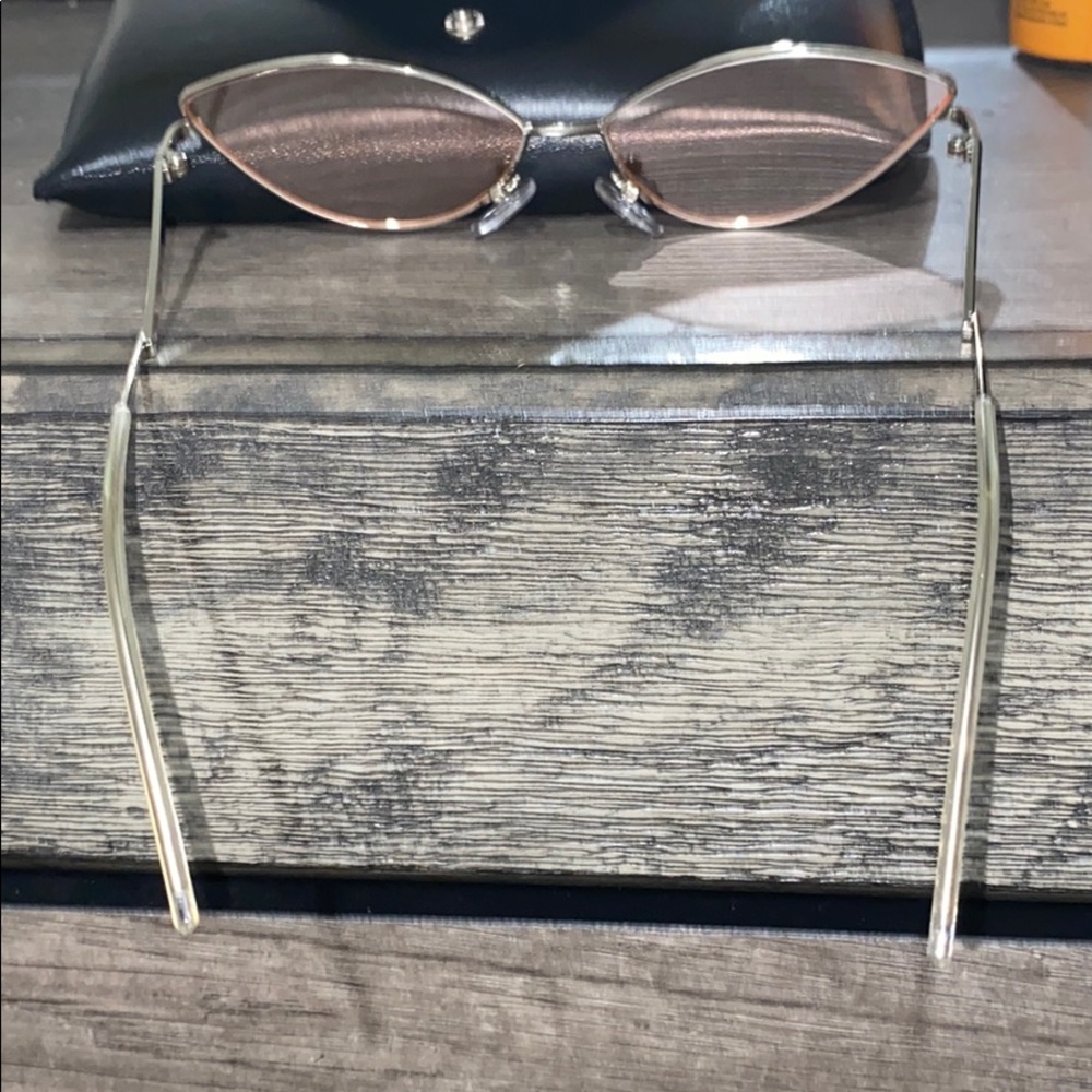 Sun glasses - Picture 2 of 2